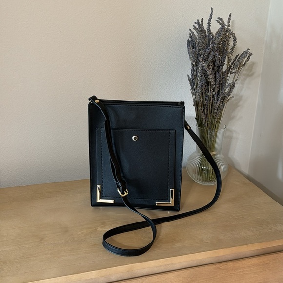 Steve Madden Handbags - Steve Madden Black Structured Crossbody Bag